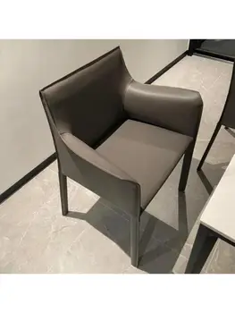נורדי אור יוקרה האוכל כיסא מודרני מינימליסטי האוכל הכיסא משענת גב משענת יד איטלקי מינימליסטי אוכף עור כיסא הספר. התמונה